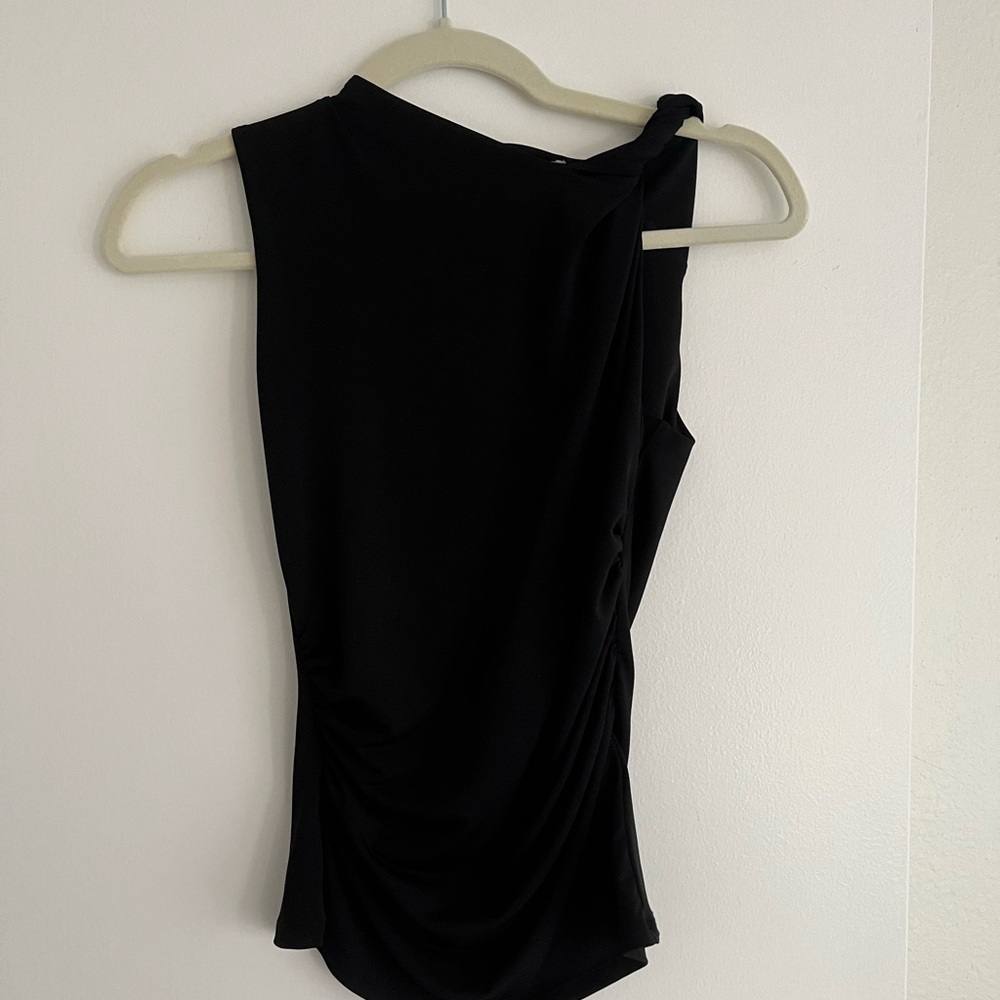 Chic Black twist tank
